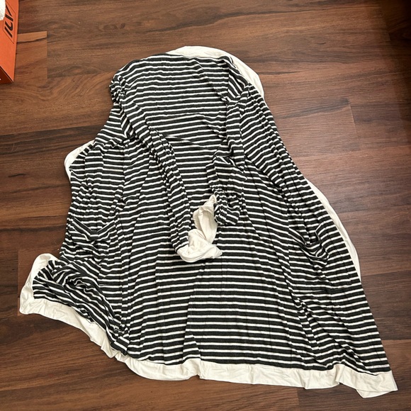 Grey and white striped cardigan - Picture 2 of 3